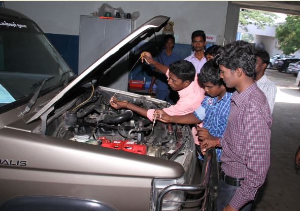Hands-on automotive engine training